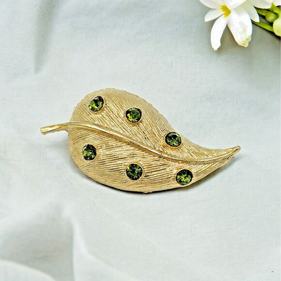 Autumn Leaf Brooch Green Jeweled Fall Foliage Gold Tone Estate Jewelry Pin - Picture 9 of 9